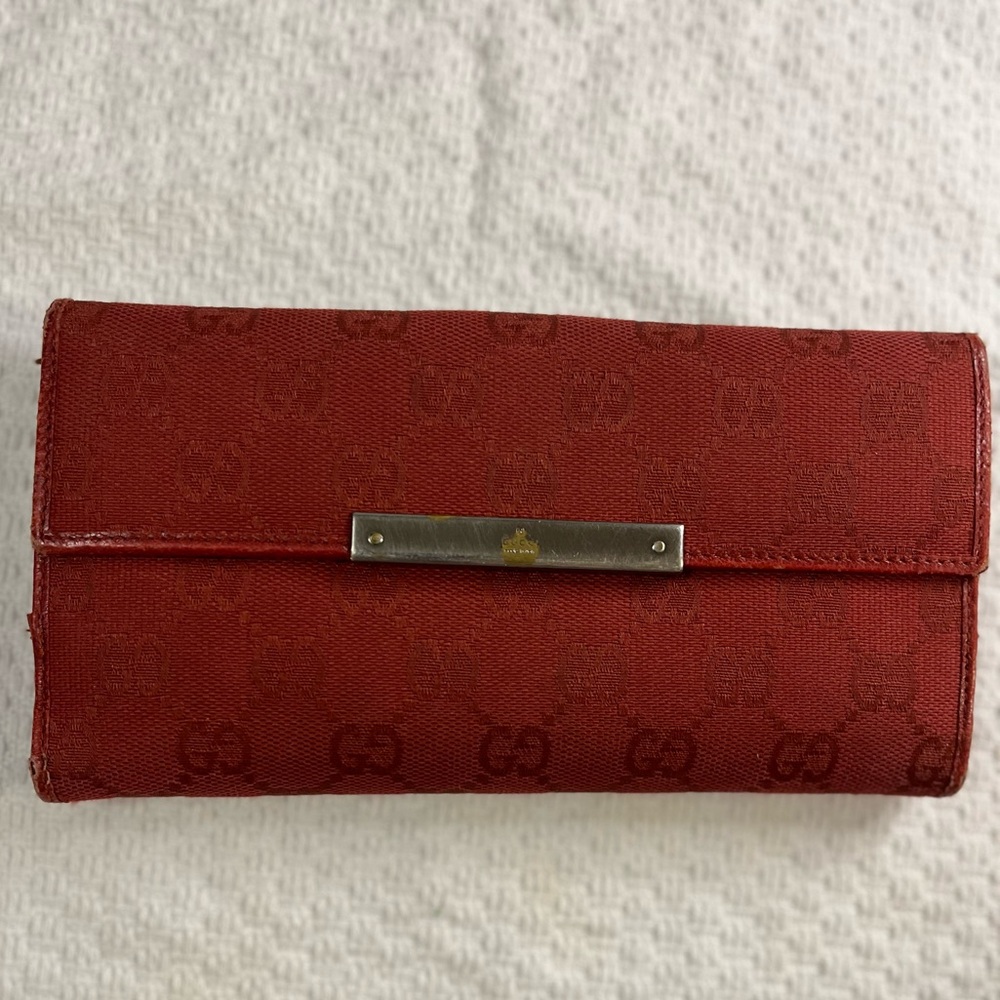 Gucci Vintage Cherry 🍒 Red Logo Clutch or Wallet. Authentic #valentines #gift